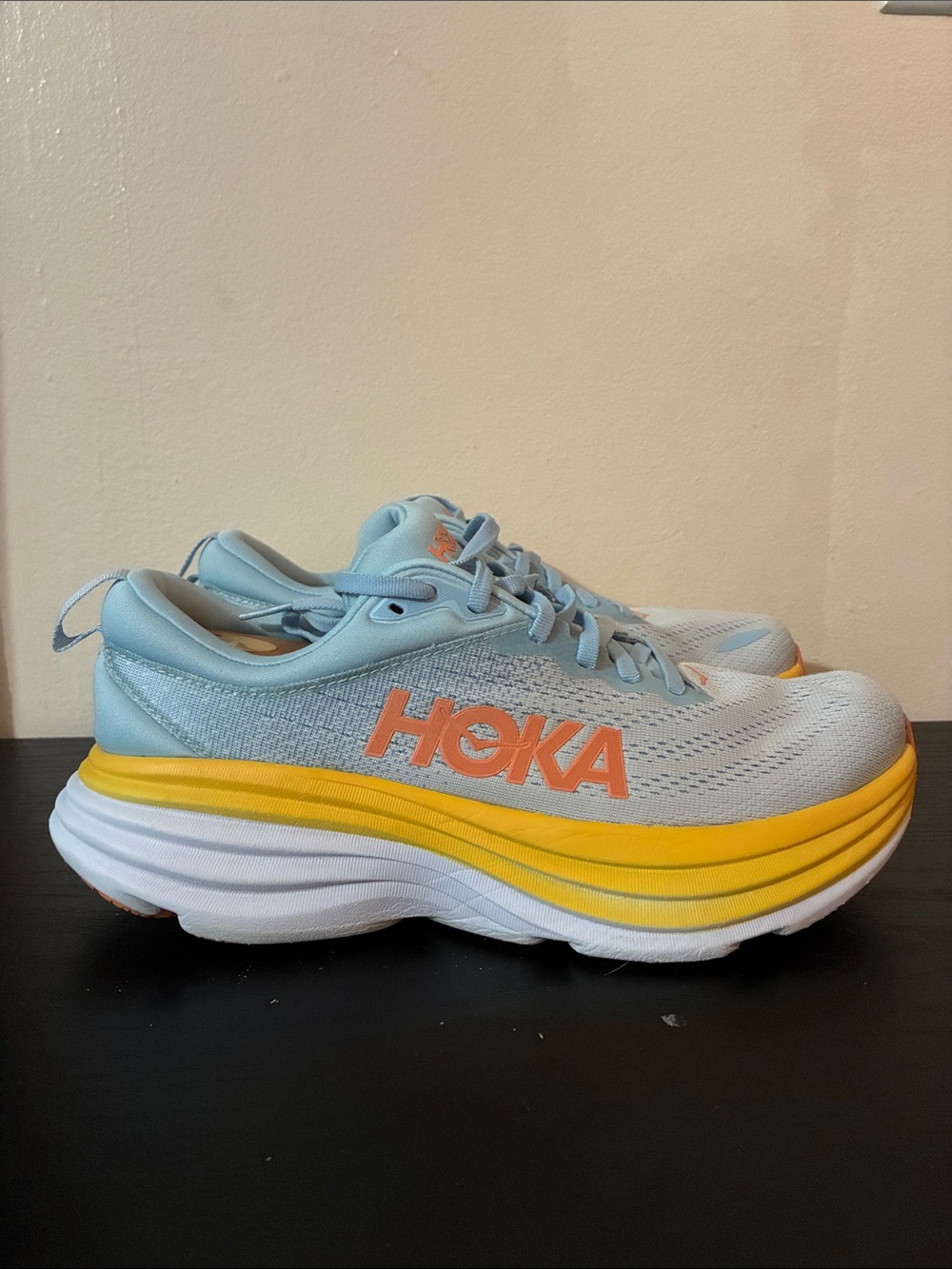 Hoka one W Bondi 8 size 9 blue and yellow color no insoles